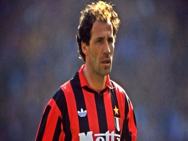 doi-hinh-ac-milan-hay-nhat-de-che-mot-thoi