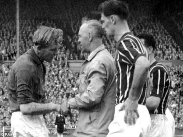 Những thủ môn Man City huyền thoại không thể quên