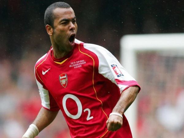 Hậu vệ Ashley Cole